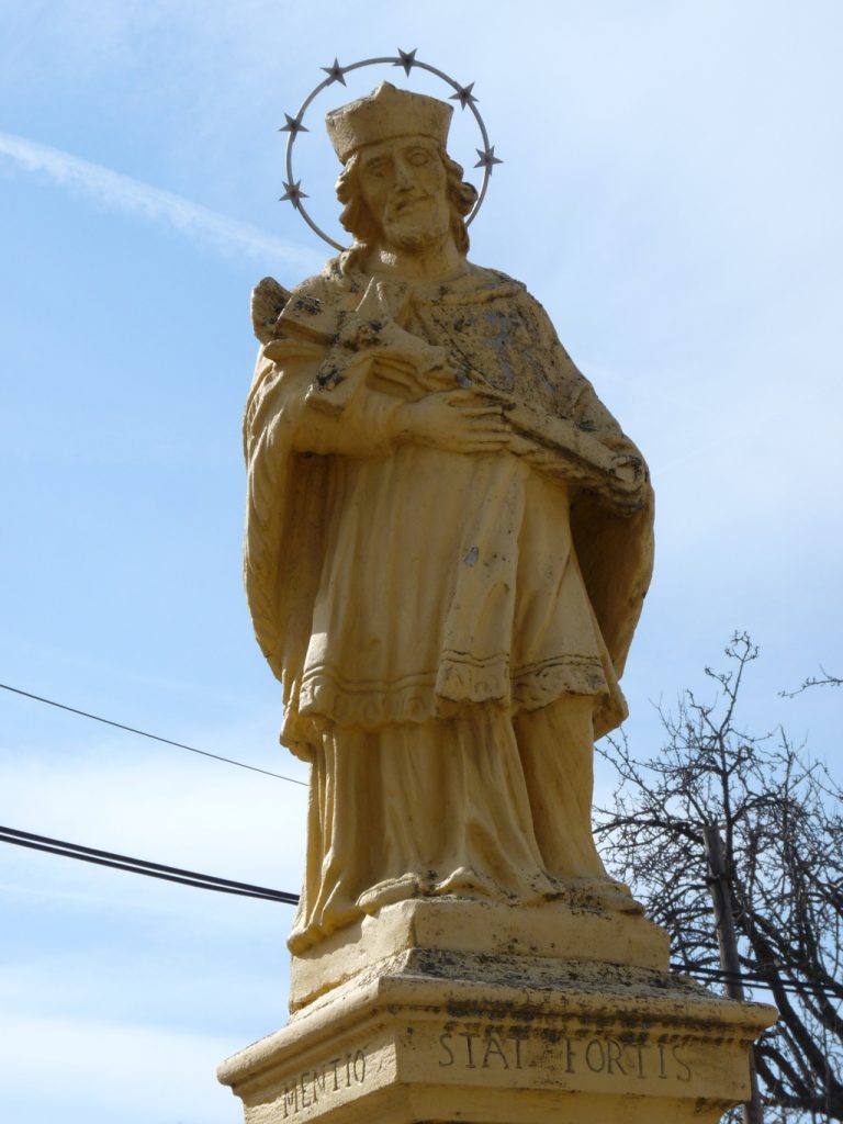 Nepomuki Szent János szobra