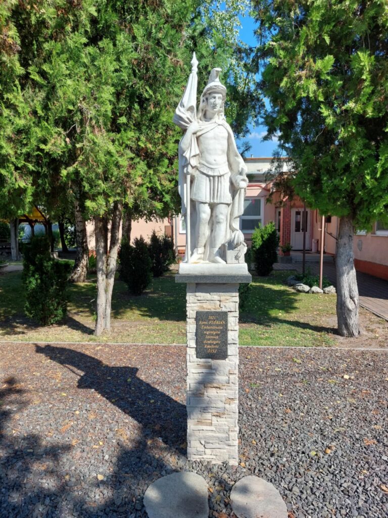 florian-szobor-bogello-1