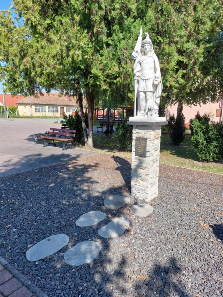 florian-szobor-bogello-3